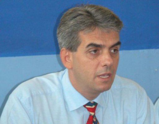 Nicolăescu face 